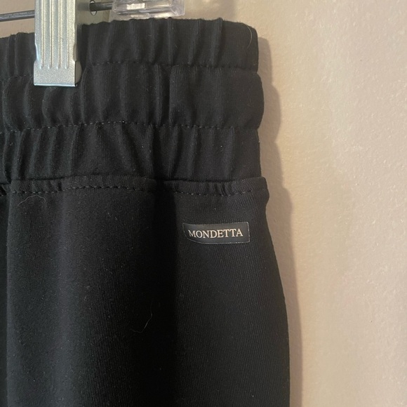 Mondetta woman’s Black Bermuda shorts, Medium, elastic waist with drawstring - Picture 4 of 7